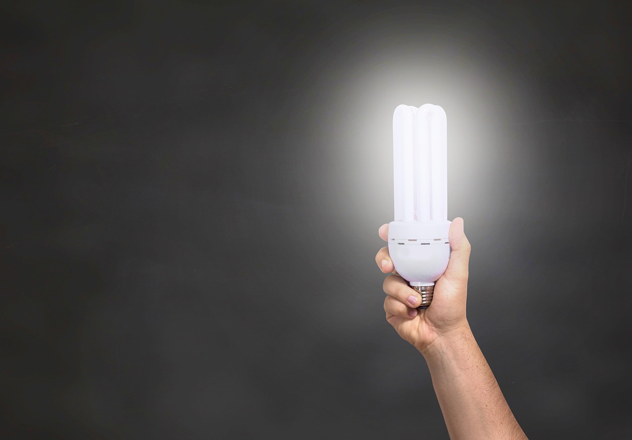 Vergelijking led-verlichting en zonlicht op bureau. Vergelijking led-verlichting en zonlicht op bureau.