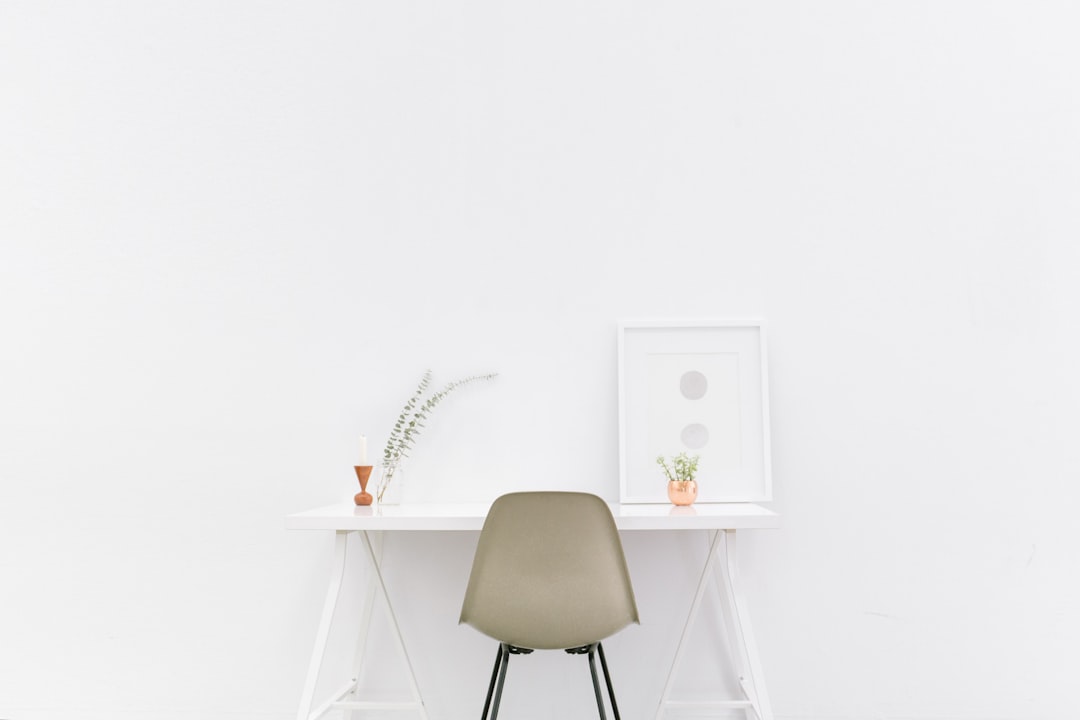 Nieuwe-glasvezel-wallpapers-revitaliseer-je-muren-met-subtiele-textuur-unsplash_nvzvOPQW0gc