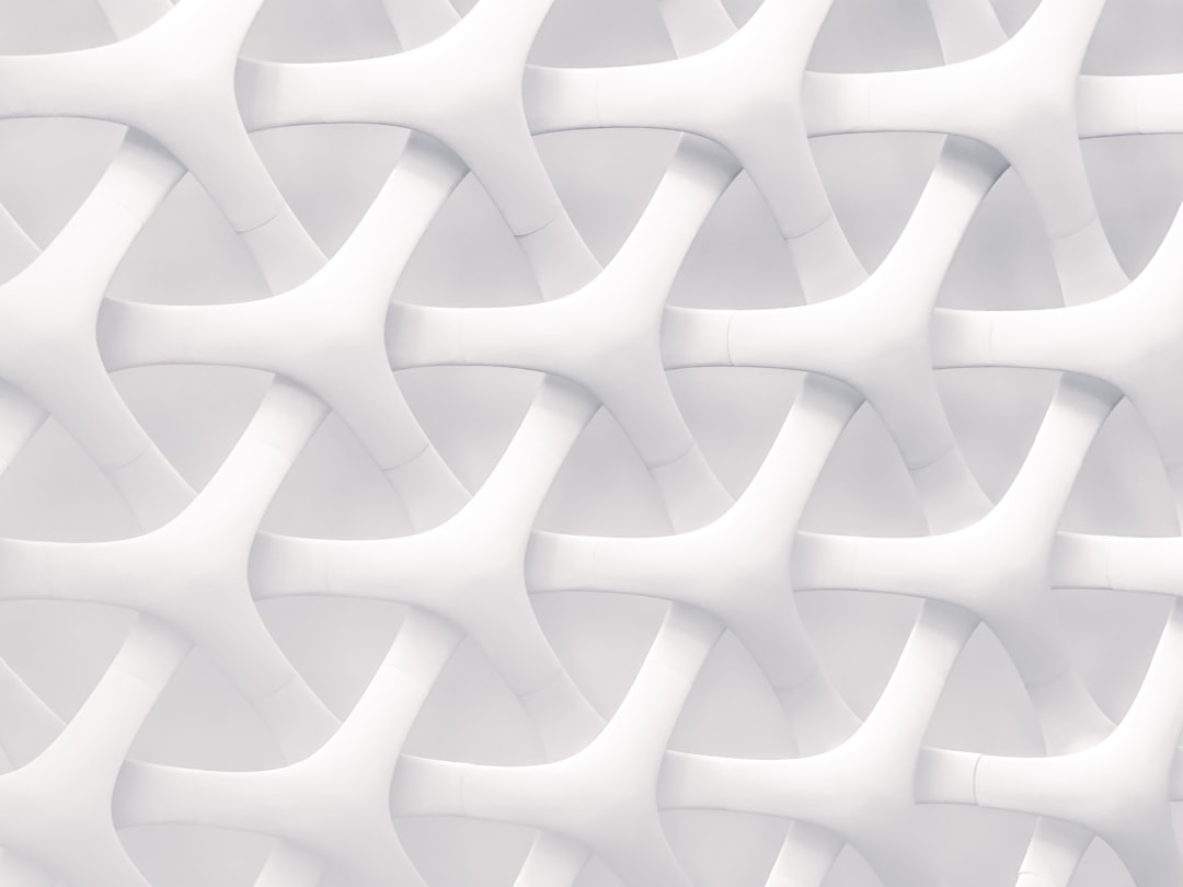 Retro-behang-met-een-moderne-twist-patronen-voor-de-hedendaagse-woonkamer-unsplash_7JX0-bfiuxQ