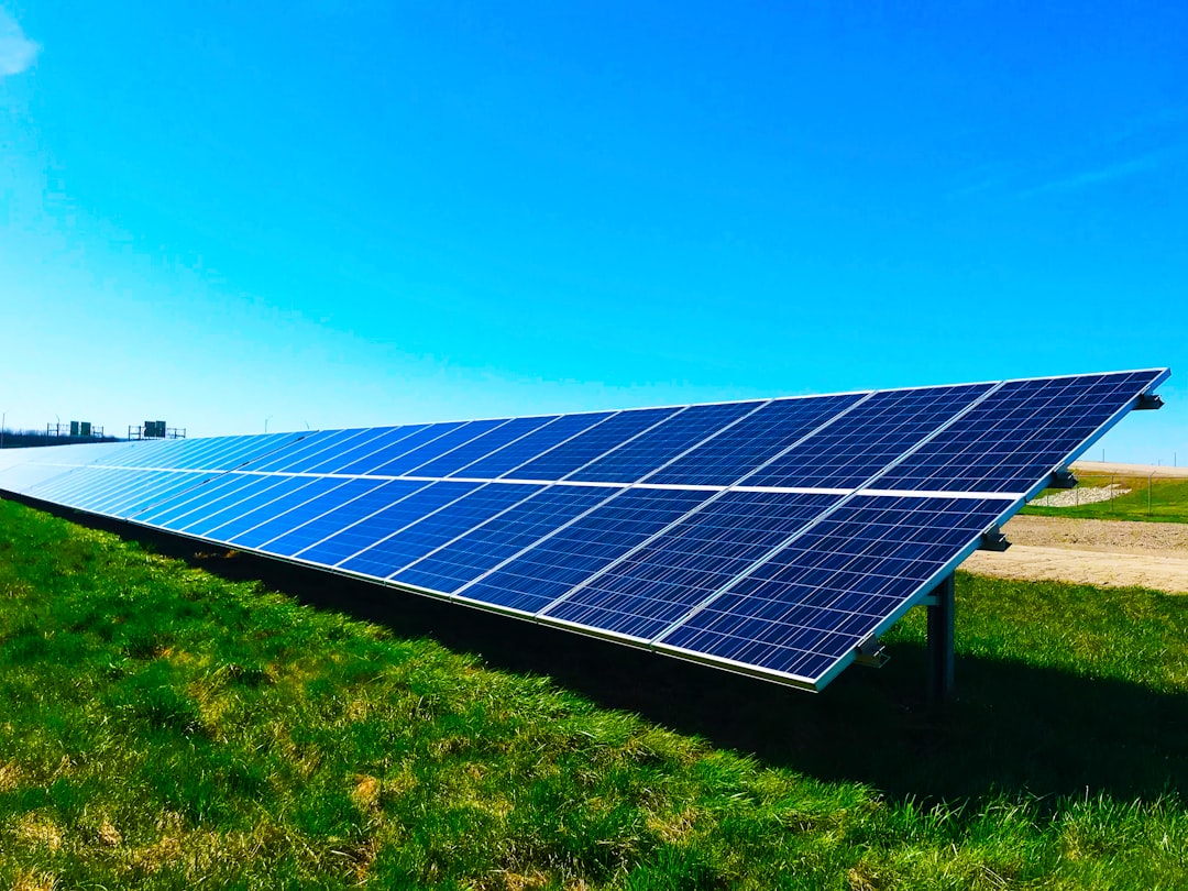 Slimme-energiebesparende-oplossingen-voor-een-koelere-zomer-unsplash_WvusC5M-TM8