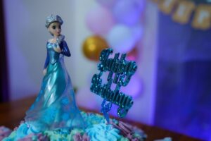 Zomerfeestje-in-eigen-tuin-creatieve-verlichtingsideeen-voor-sfeervolle-avonden-pexels_30127916