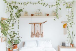 Marineblauw-in-de-keuken-tijdloos-en-koelend-tijdens-de-zomer-unsplash_ZN9LhLYCVko