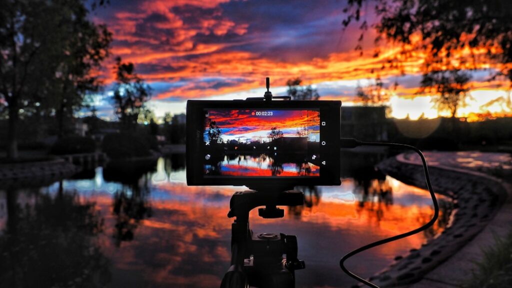 Zomerse-filmavond-in-de-tuin-creeer-een-openluchtbioscoop-unsplash_eXg_ah-ebc4
