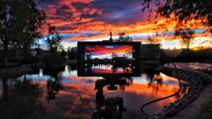 Zomerse-filmavond-in-de-tuin-creeer-een-openluchtbioscoop-unsplash_eXg_ah-ebc4
