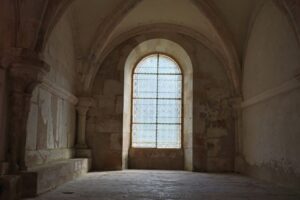 Naadloze-herfstovergangen-met-glas-in-lood-deuren-pexels_38961127