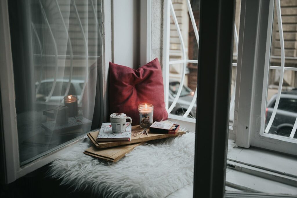 De-psychologie-van-kleur-warme-neutralen-in-de-eetkamer-unsplash_u_z0X-yrJIE