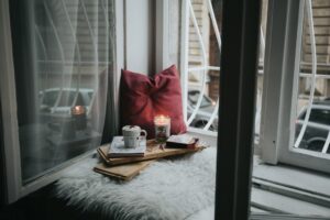 De-psychologie-van-kleur-warme-neutralen-in-de-eetkamer-unsplash_u_z0X-yrJIE