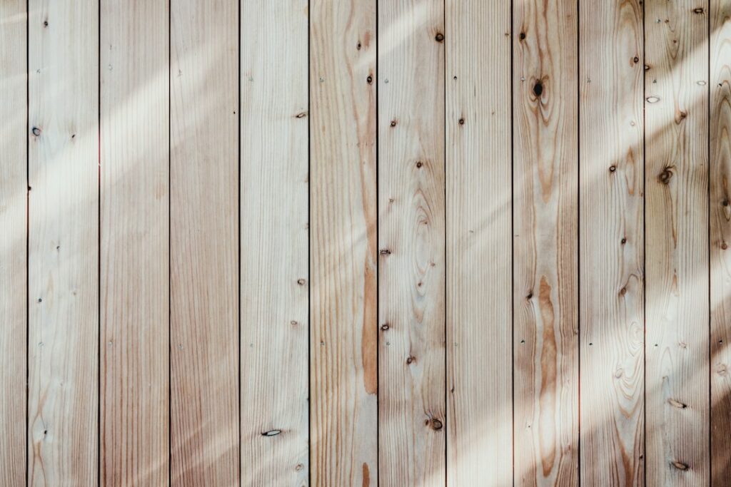 Draaibare-boekenplanken-praktische-styling-voor-compact-wonen-unsplash_X-Bu9X6gok0