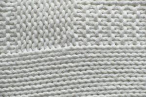 Zweedse-gordijnen-en-Scandinavische-texturen-in-je-herfstinterieur-unsplash_-ikp7hwRJ_M